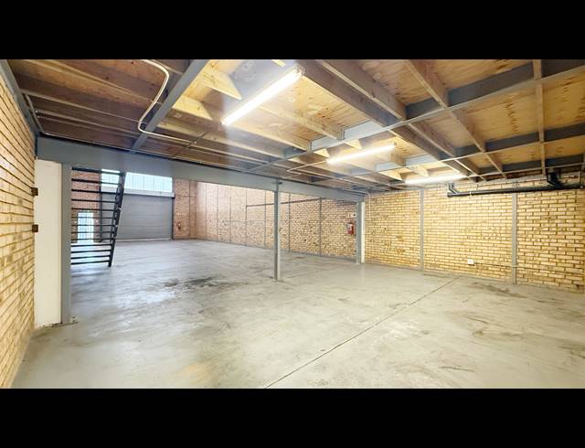 215M² WAREHOUSE TO LET IN WADEVILLE